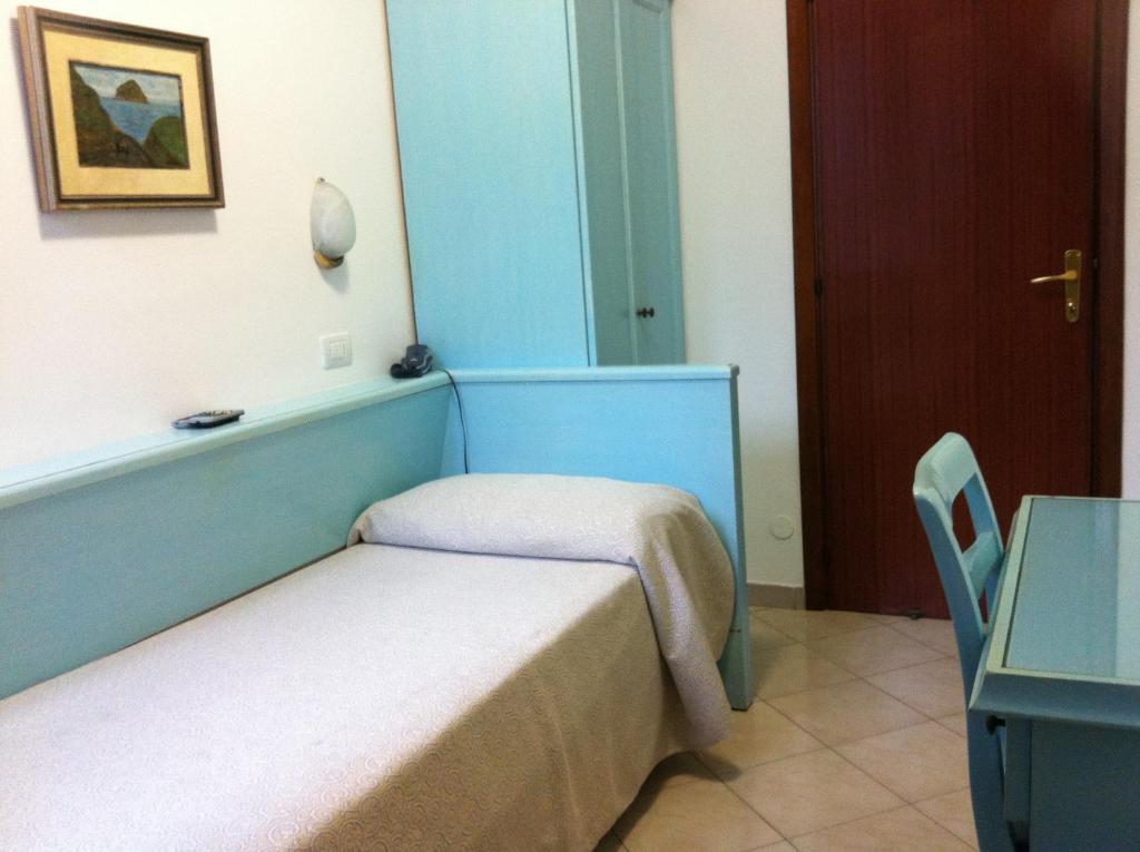 Hotel Eugenio Isquia Habitación foto